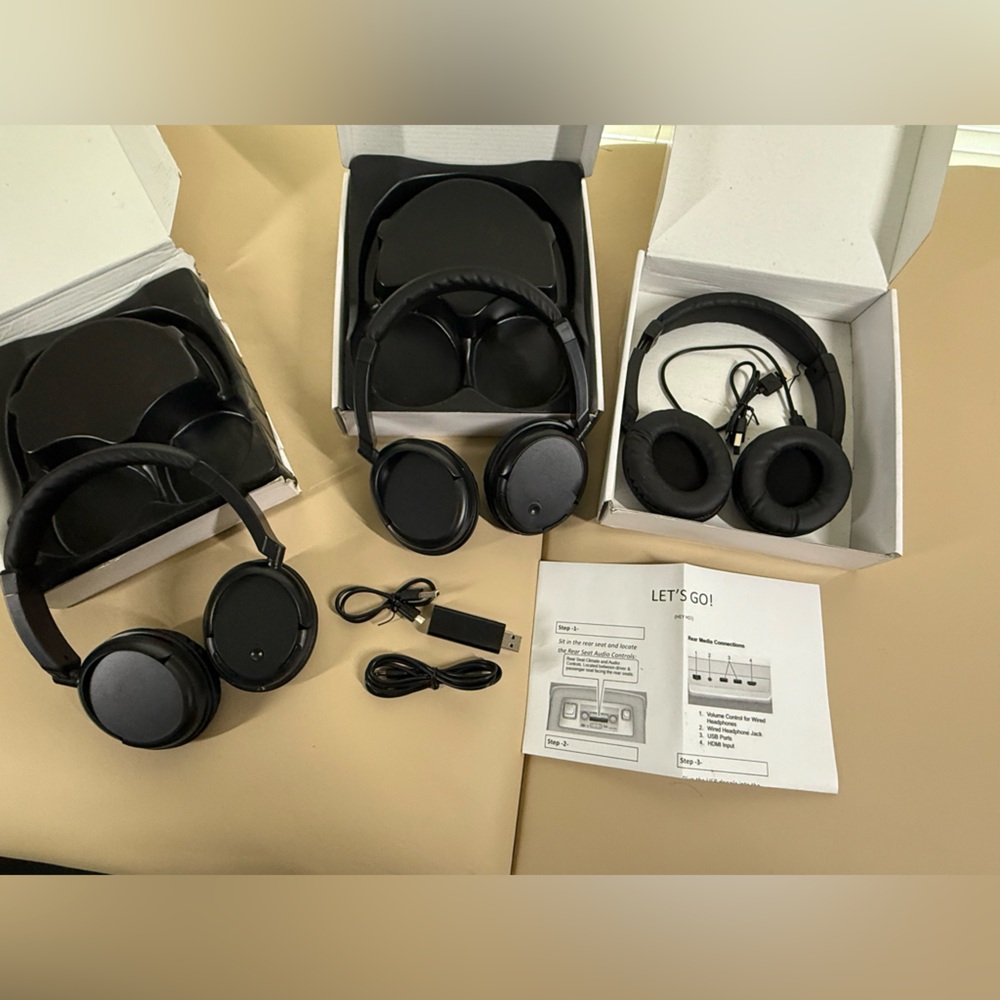 🎉HPx3🎉Wireless headphones- perfect for kids movies in the car!